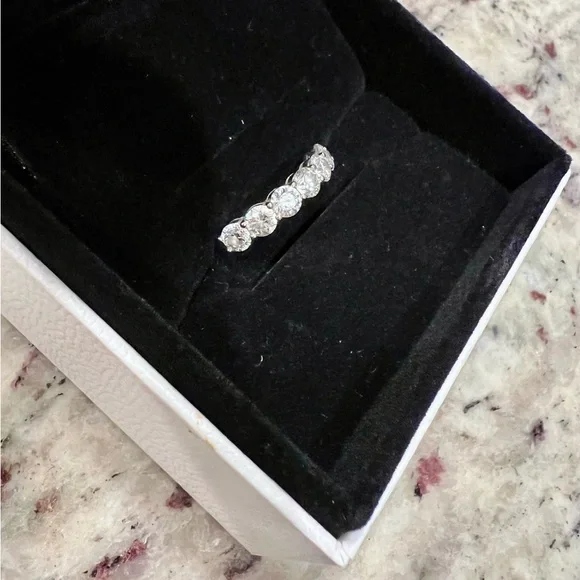 White 18K Diamond Anniversary Ring - Picture 5 of 9